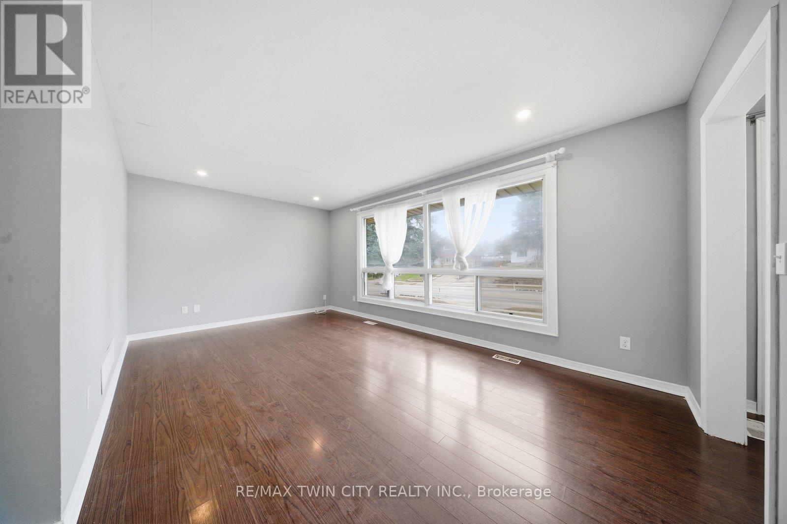 Upper - 138 Henry Street, Brantford, Ontario  N3S 5C7 - Photo 7 - X12942172