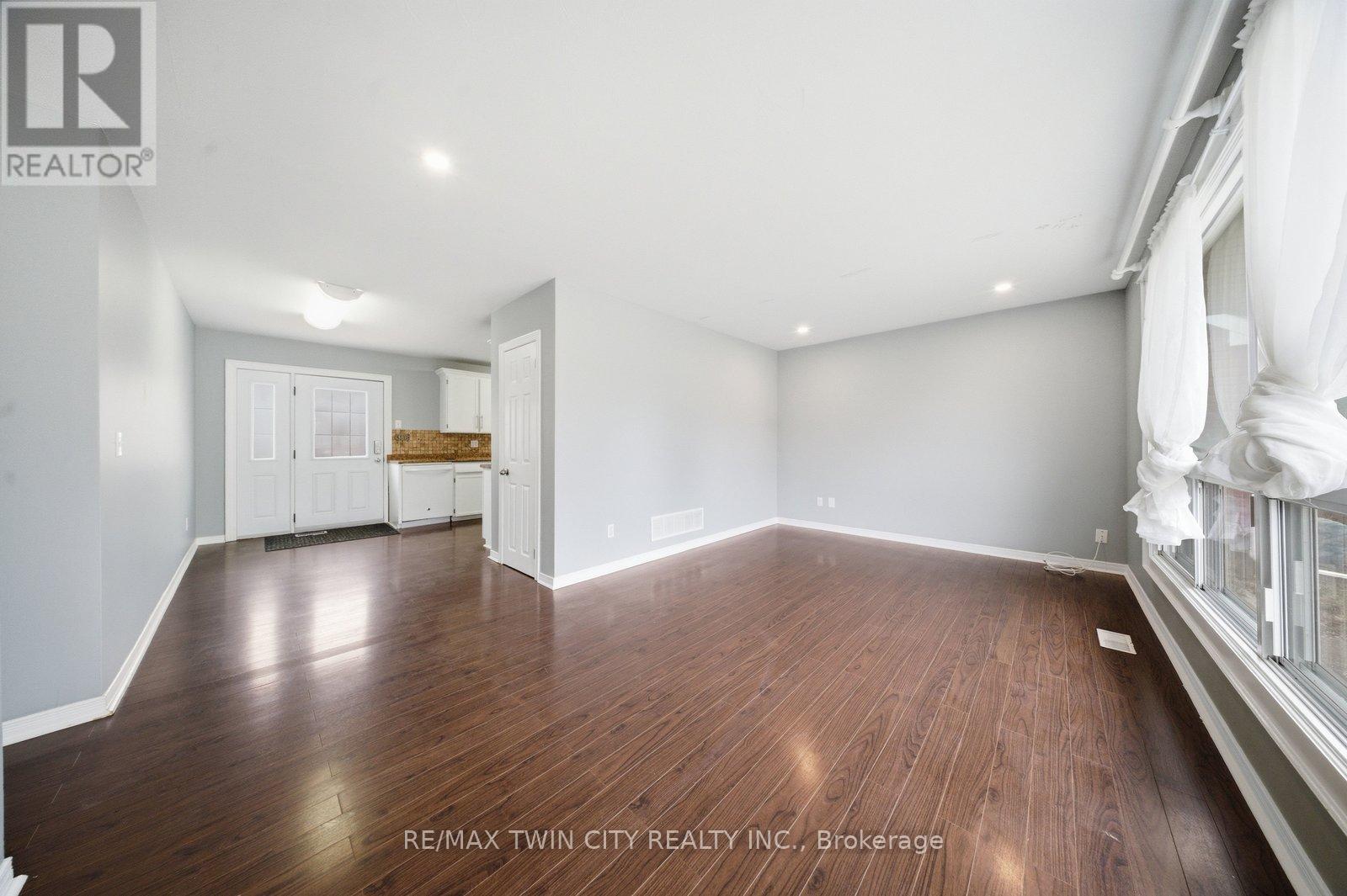 Upper - 138 Henry Street, Brantford, Ontario  N3S 5C7 - Photo 8 - X12942172