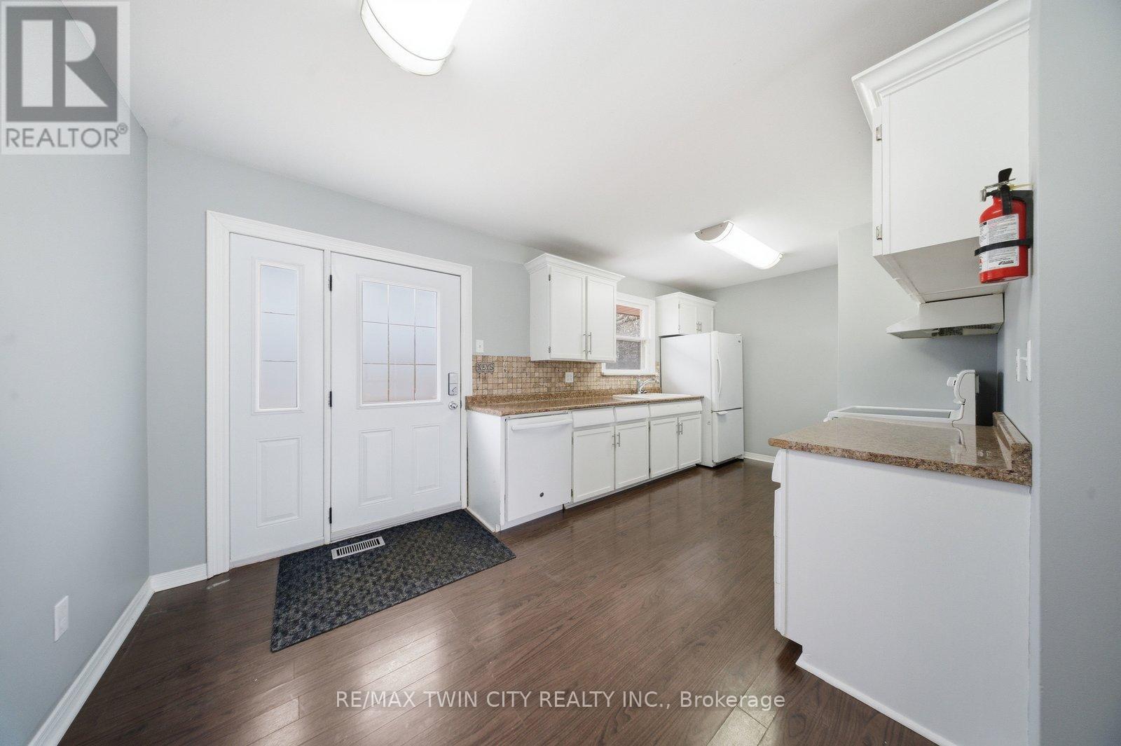 Upper - 138 Henry Street, Brantford, Ontario  N3S 5C7 - Photo 9 - X12942172