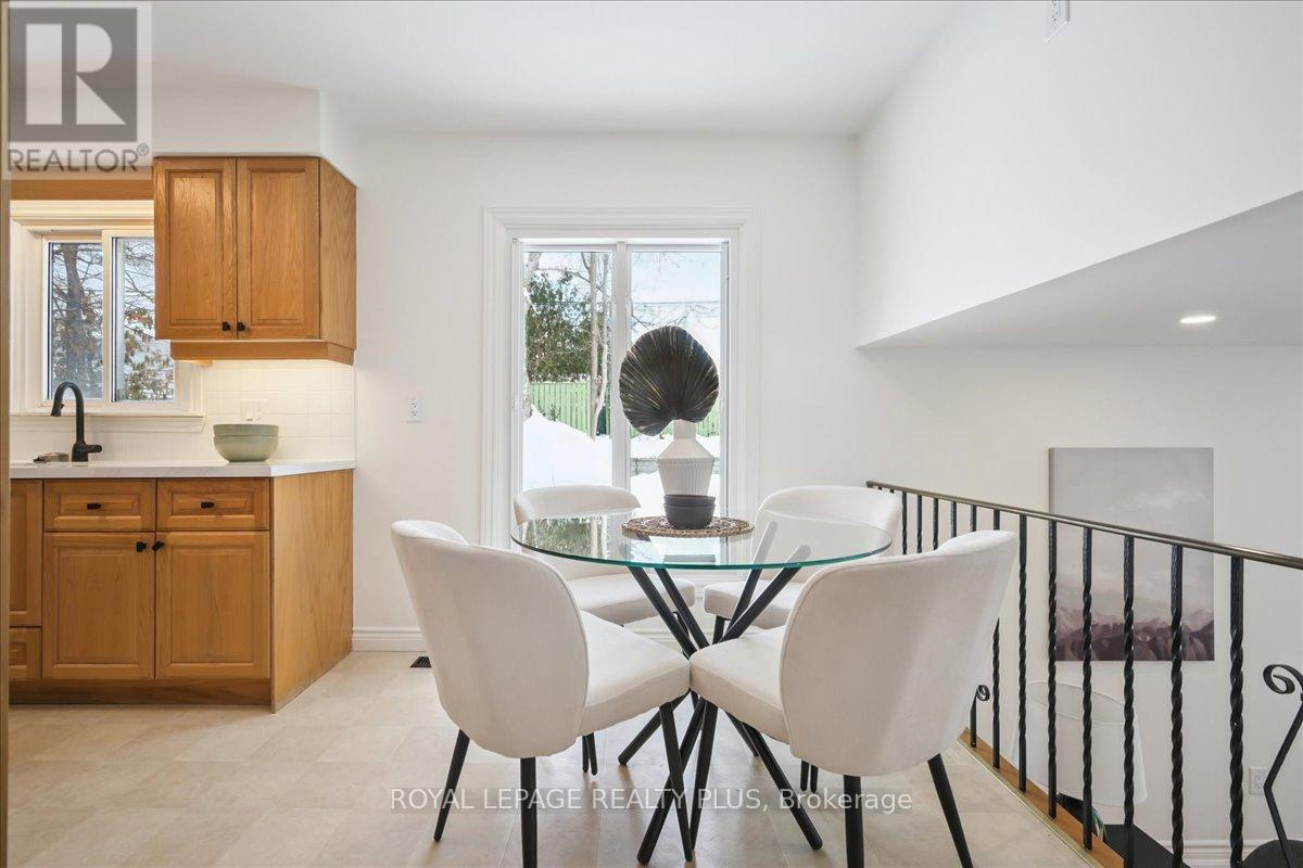 3655 Burnbrae Drive, Mississauga, Ontario  L5C 2R6 - Photo 14 - W12739286