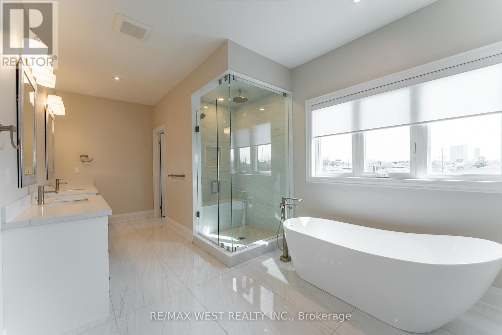 119 Jay Street, Toronto, Ontario M6L 2M3 - Photo 35 - W12937604