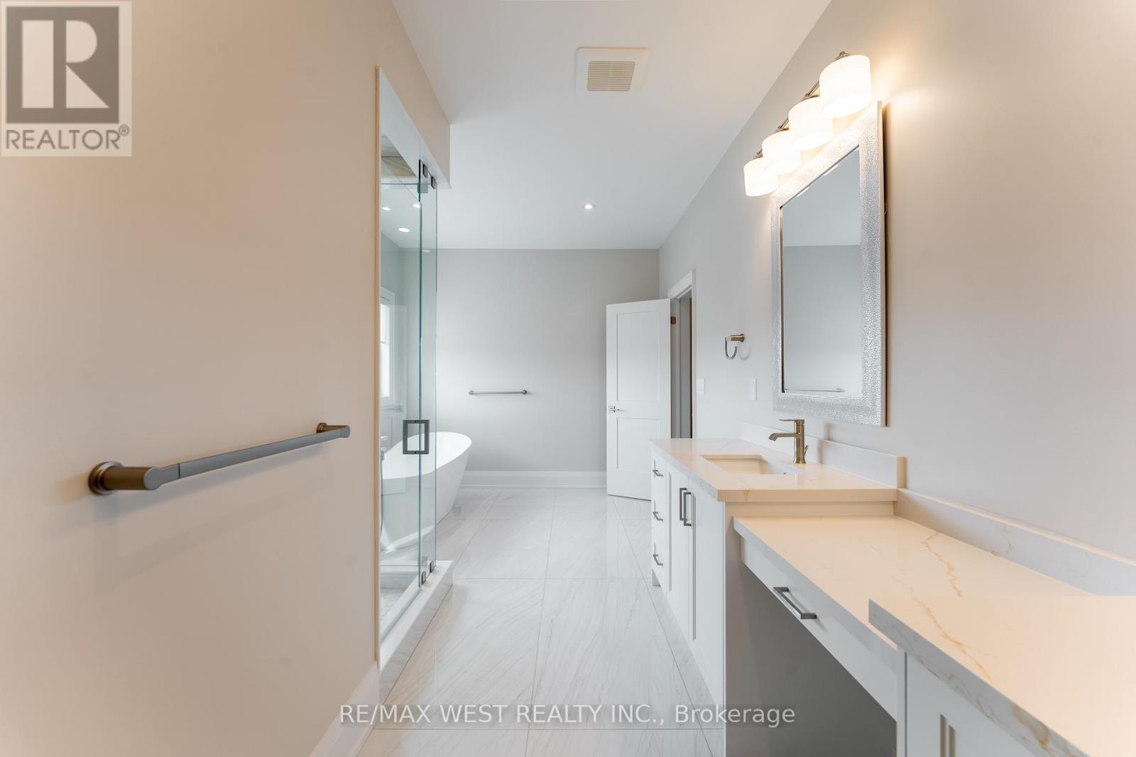 119 Jay Street, Toronto, Ontario M6L 2M3 - Photo 37 - W12937604
