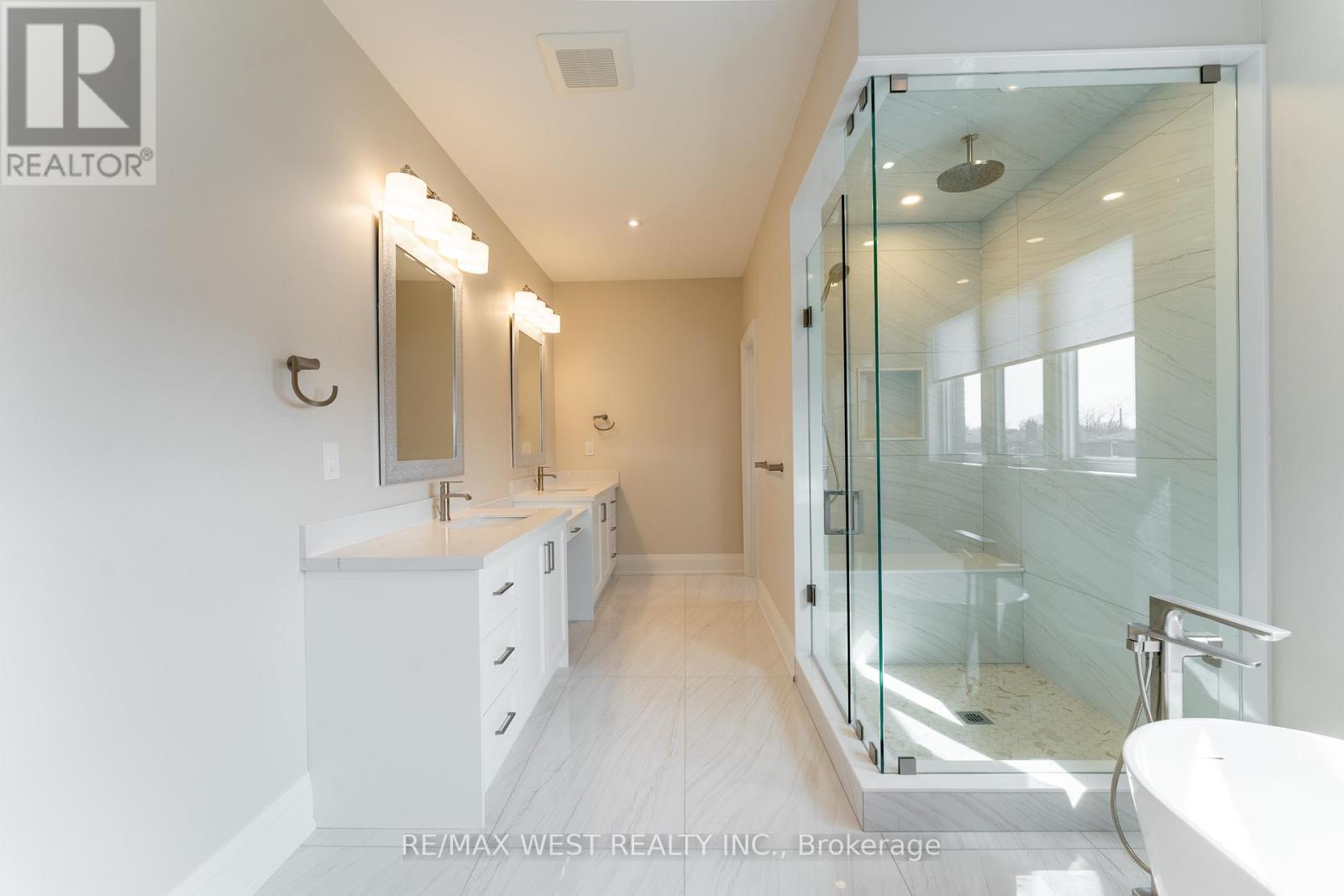 119 Jay Street, Toronto, Ontario M6L 2M3 - Photo 36 - W12937604