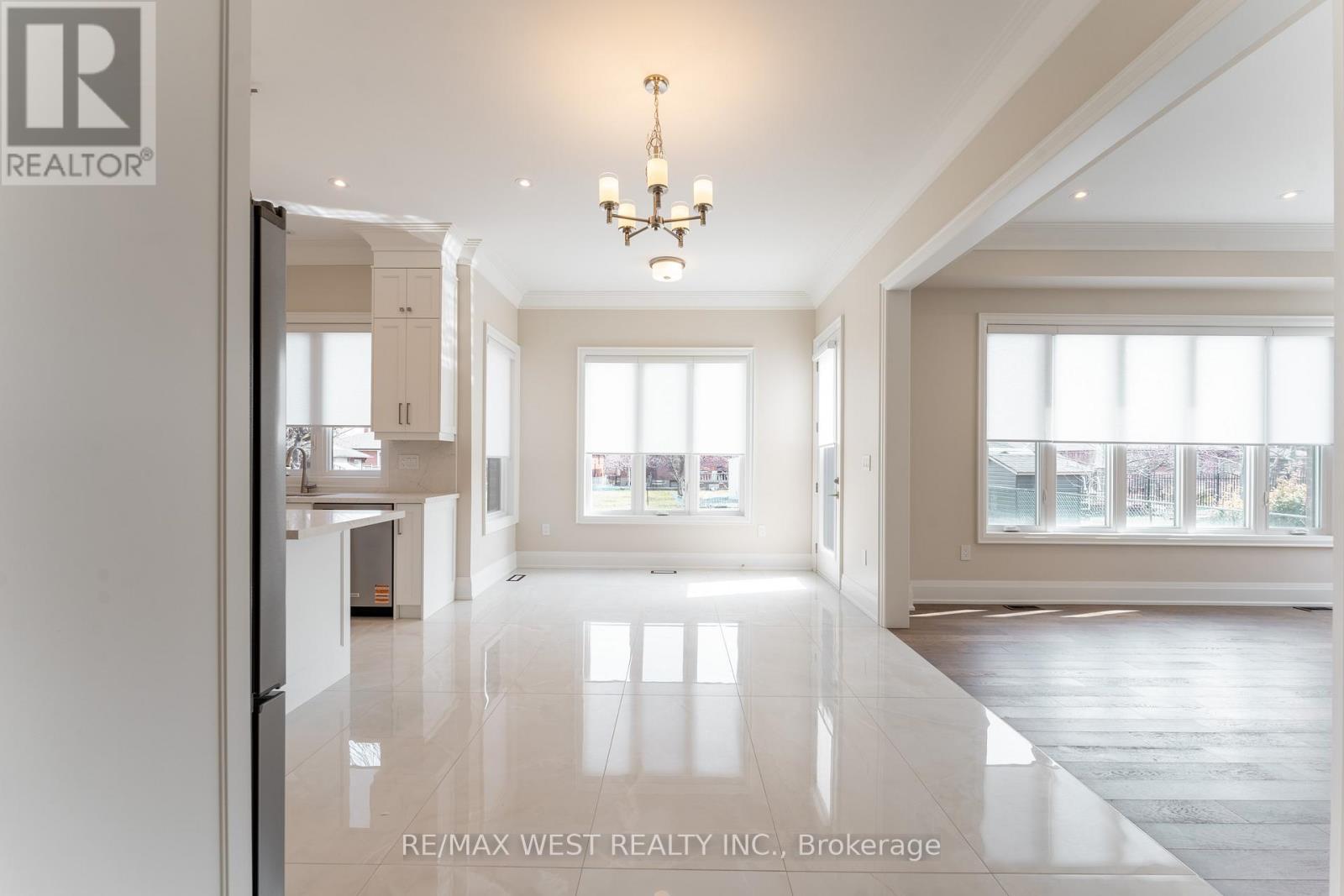 119 Jay Street, Toronto, Ontario M6L 2M3 - Photo 12 - W12937604