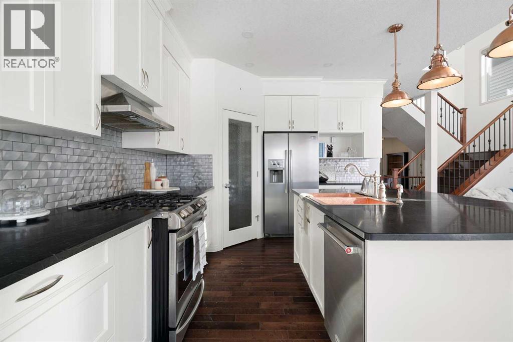 44 Cougar Ridge Green, Calgary, Alberta  T3H 0S6 - Photo 18 - A2297899