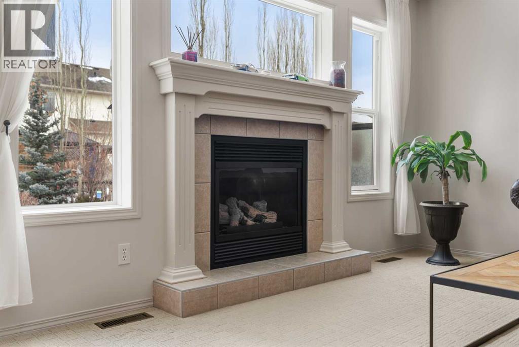 98 Cougarstone Close Sw, Calgary, Alberta  T3H 5W3 - Photo 4 - A2292774