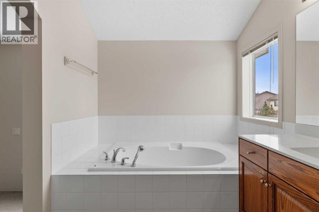 98 Cougarstone Close Sw, Calgary, Alberta  T3H 5W3 - Photo 24 - A2292774