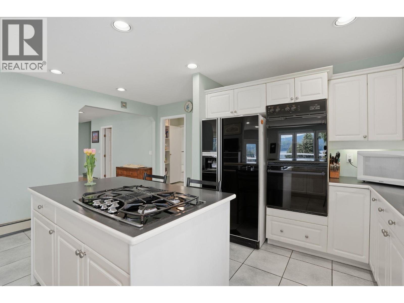 2341 Caledonia Avenue, North Vancouver, British Columbia  V7G 1T8 - Photo 13 - R3105668