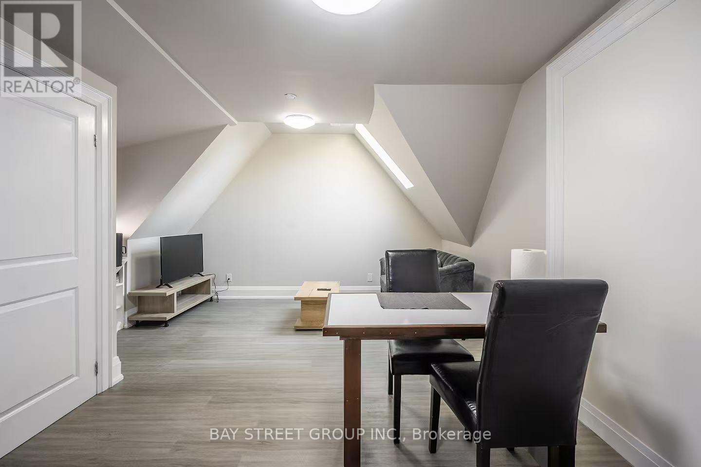 109 Spadina Road, Toronto, Ontario  M5R 2T1 - Photo 2 - C12942188