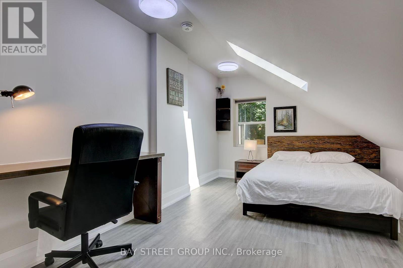 109 Spadina Road, Toronto, Ontario  M5R 2T1 - Photo 4 - C12942188