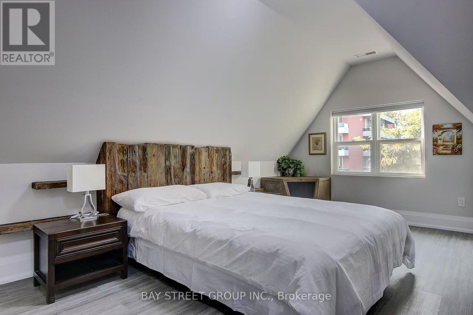 109 Spadina Road, Toronto, Ontario  M5R 2T1 - Photo 5 - C12942188