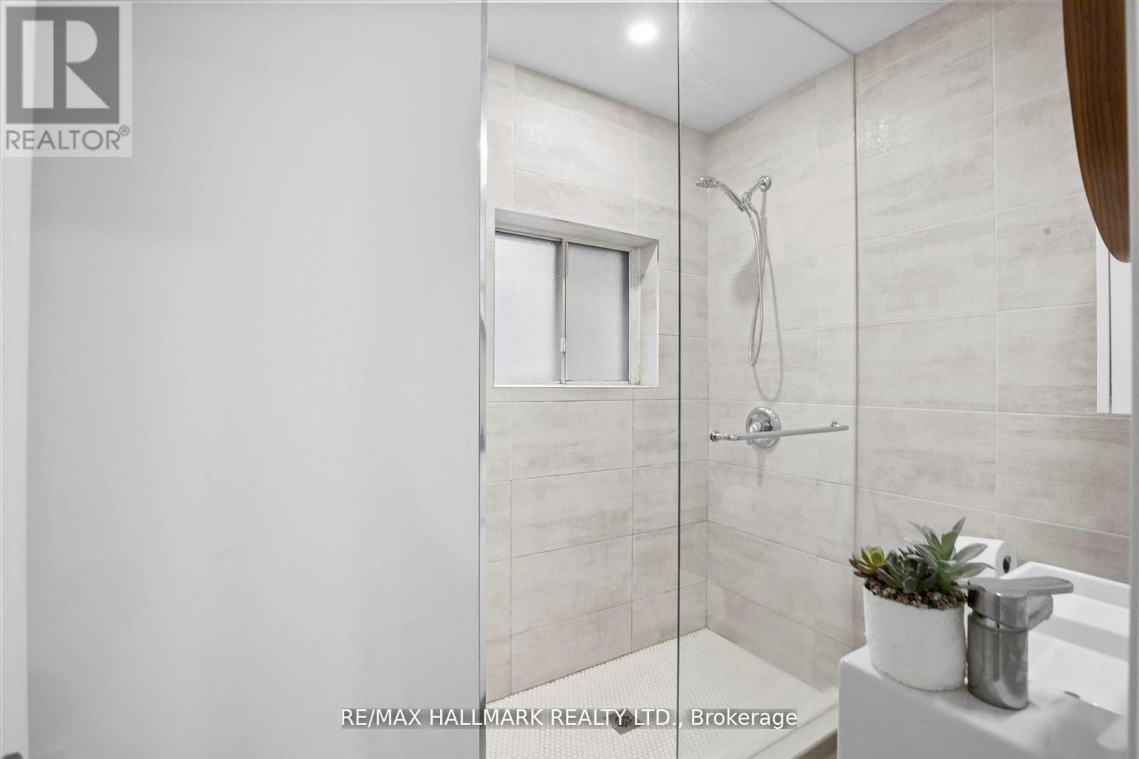 12 - 595 St Clair Avenue W, Toronto, Ontario M6C 1A3 - Photo 24 - C12942204