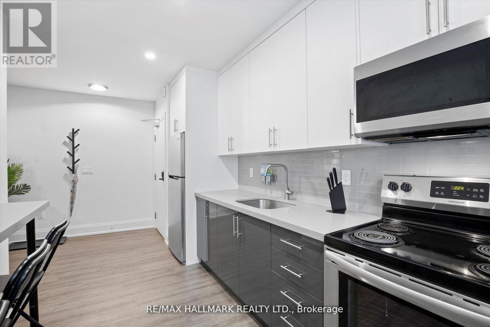 12 - 595 St Clair Avenue W, Toronto, Ontario M6C 1A3 - Photo 9 - C12942204