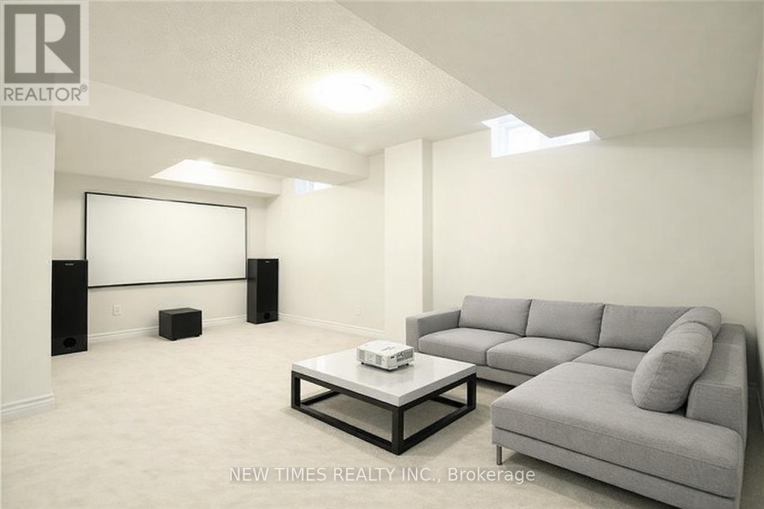 6 Coventry Court, Richmond Hill, Ontario  L4C 0X1 - Photo 5 - N12942190