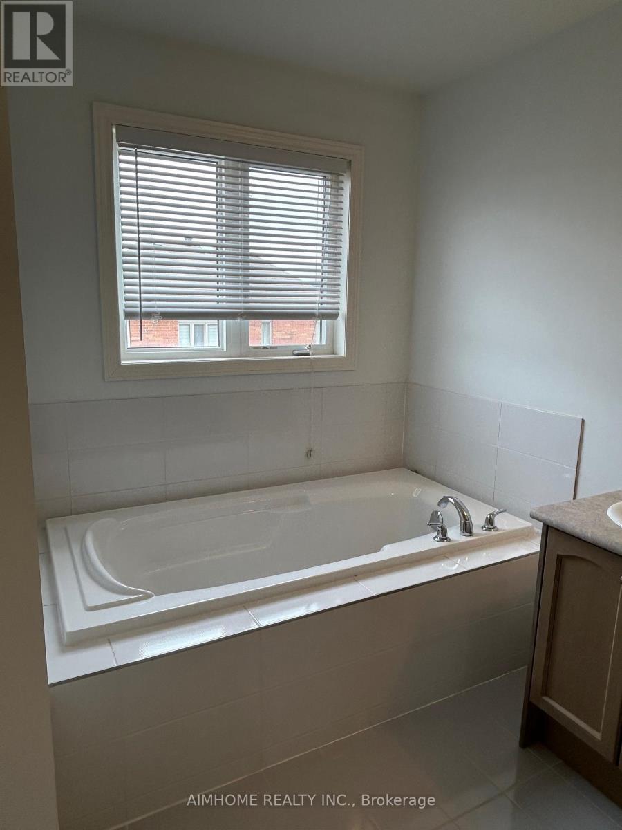 1202 Atkins Drive, Newmarket, Ontario  L3X 0A8 - Photo 17 - N12942210