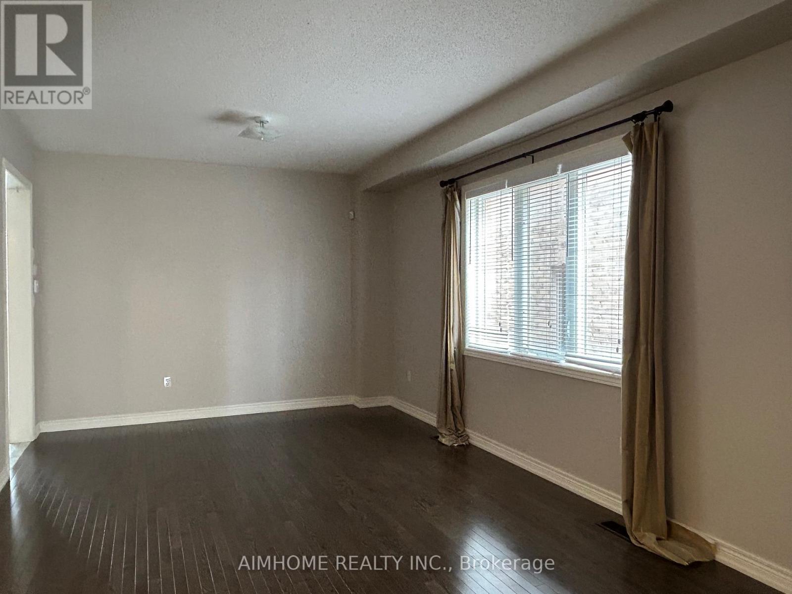 1202 Atkins Drive, Newmarket, Ontario  L3X 0A8 - Photo 5 - N12942210