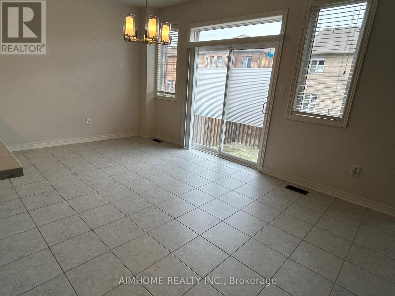 1202 Atkins Drive, Newmarket, Ontario  L3X 0A8 - Photo 9 - N12942210