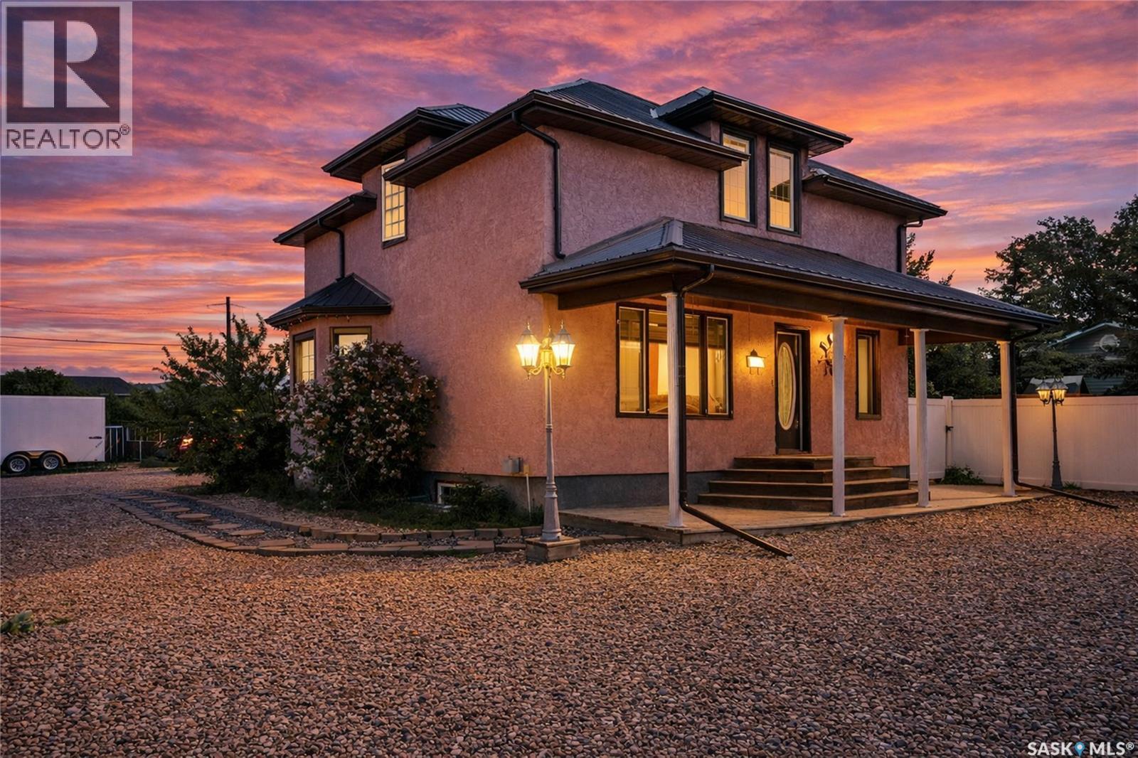 205 5th Avenue E, Gravelbourg, Saskatchewan  S0H 1X0 - Photo 1 - SK026311