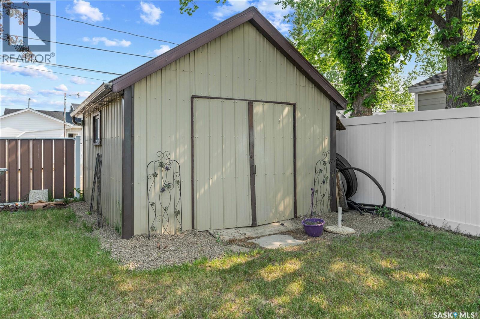 205 5th Avenue E, Gravelbourg, Saskatchewan  S0H 1X0 - Photo 53 - SK026311