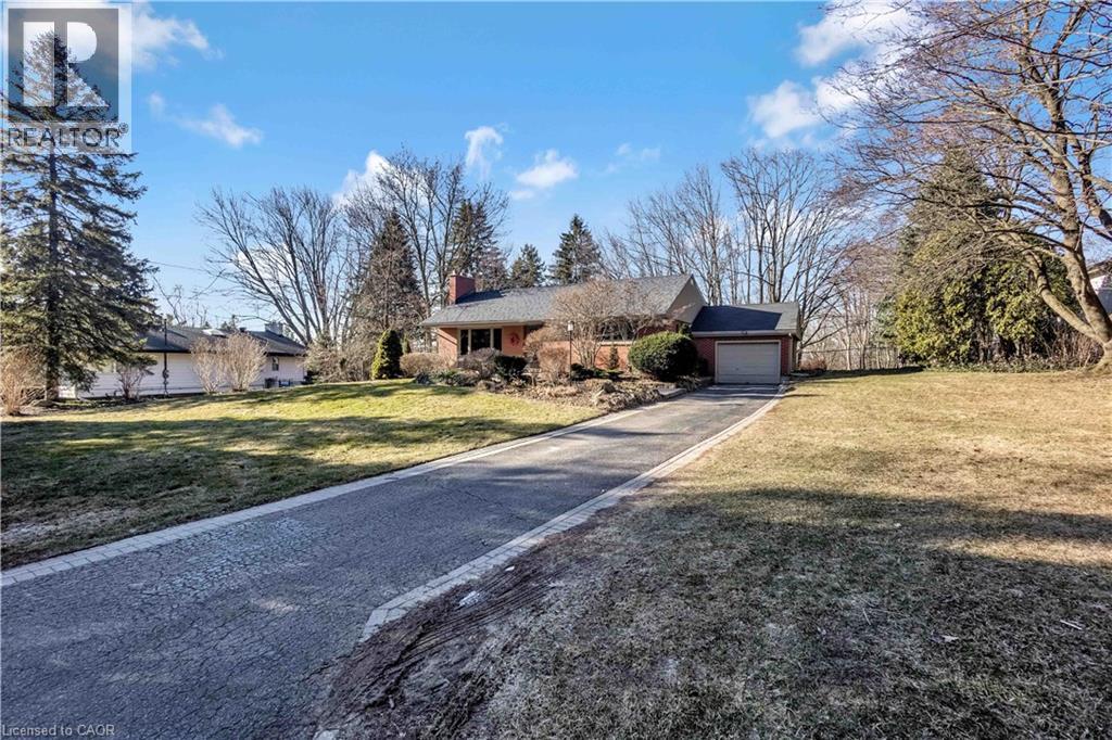 1898 Waterdown Road, Burlington, Ontario  L7P 0T2 - Photo 2 - 40815854