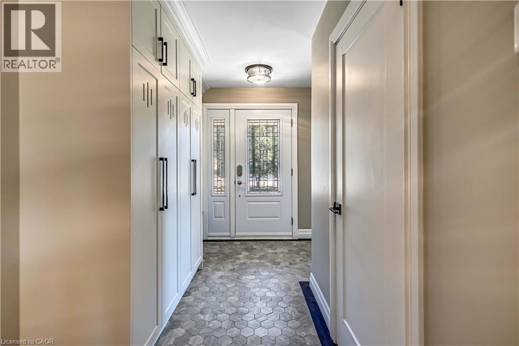 1898 Waterdown Road, Burlington, Ontario  L7P 0T2 - Photo 5 - 40815854