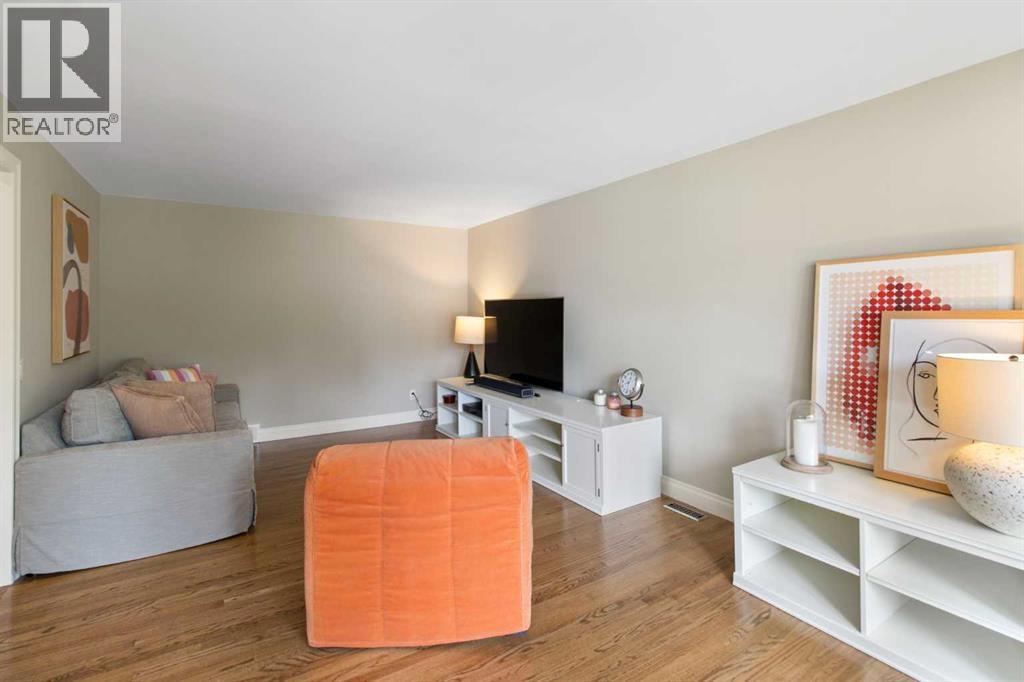 152 Lake Mead Crescent Se, Calgary, Alberta  T2J 4A1 - Photo 18 - A2297796