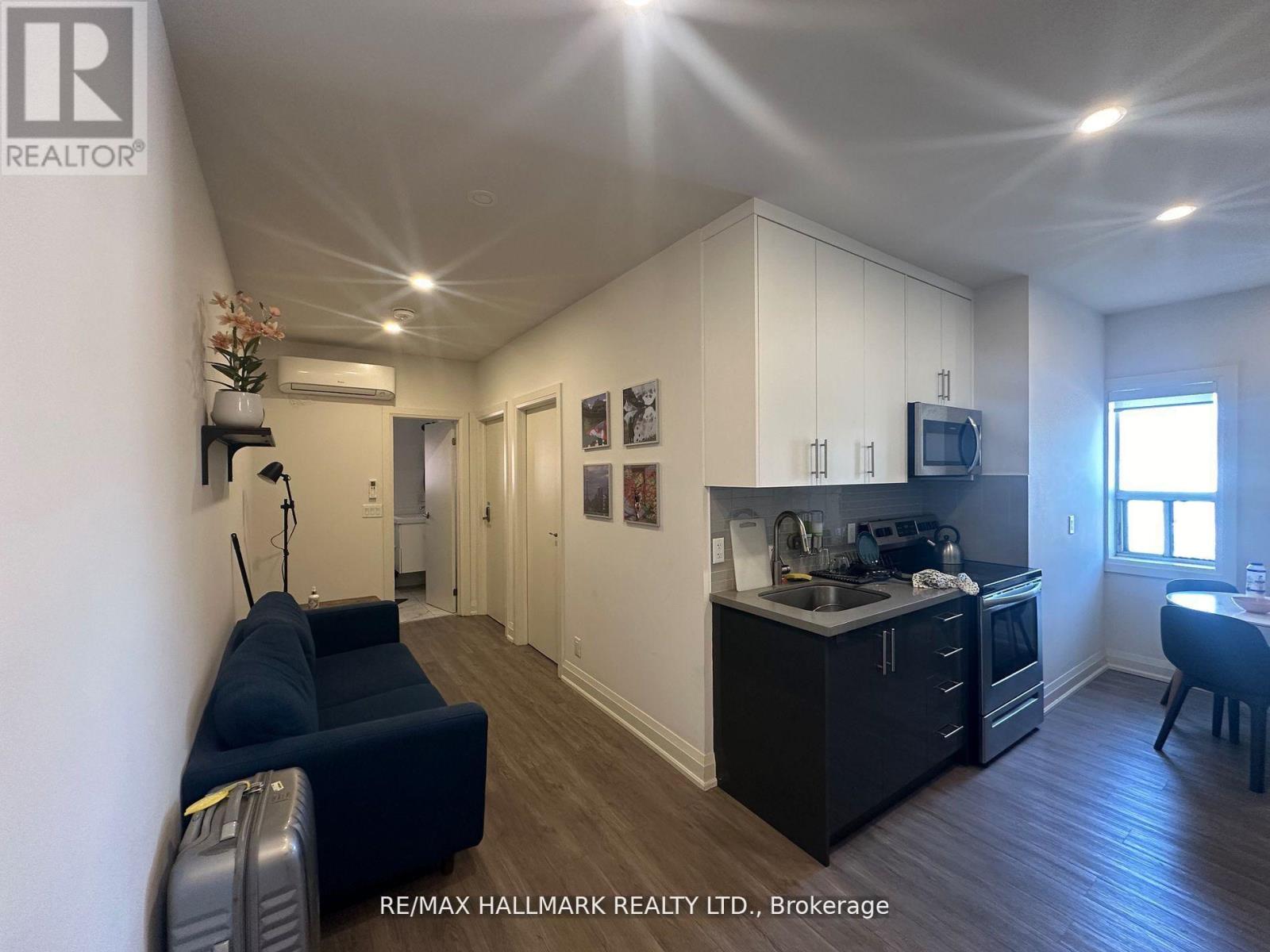 11 - 595 St Clair Avenue W, Toronto, Ontario  M6C 1A3 - Photo 3 - C12942214