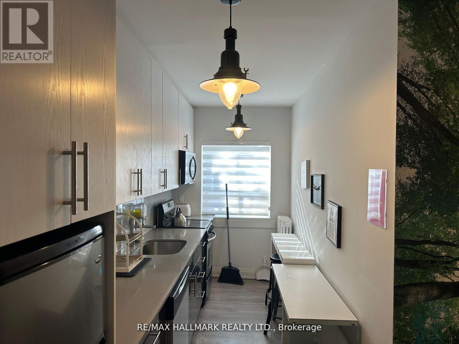 5 - 595 St Clair Avenue W, Toronto, Ontario  M6C 1A3 - Photo 6 - C12942224