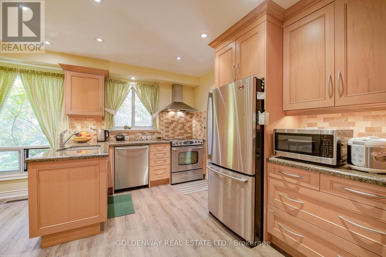 65 Wagon Trailway, Toronto, Ontario  M2J 4V4 - Photo 11 - C12942234