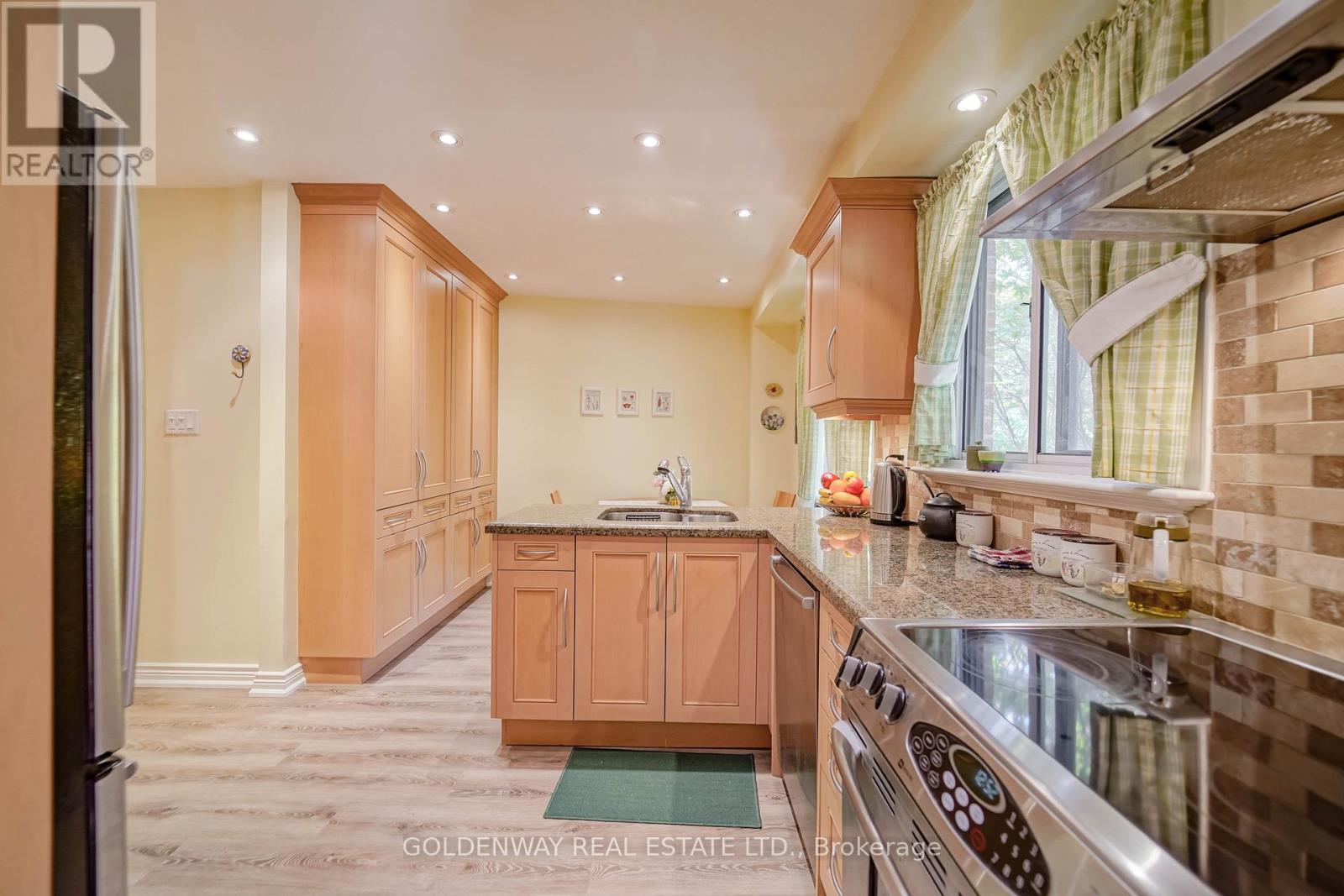 65 Wagon Trailway, Toronto, Ontario  M2J 4V4 - Photo 12 - C12942234