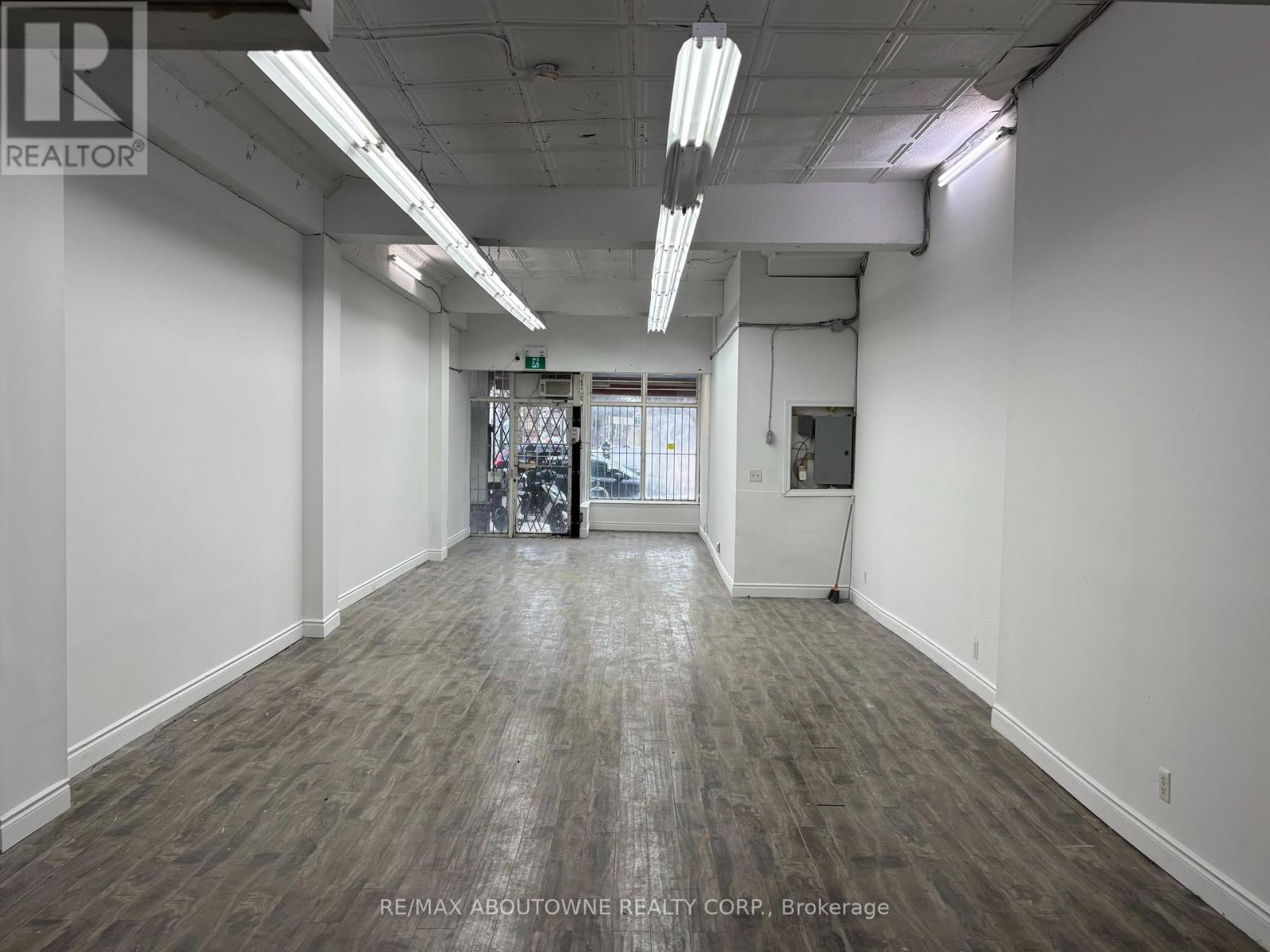 406 Spadina Avenue, Toronto, Ontario  M5T 2G7 - Photo 5 - C12942236