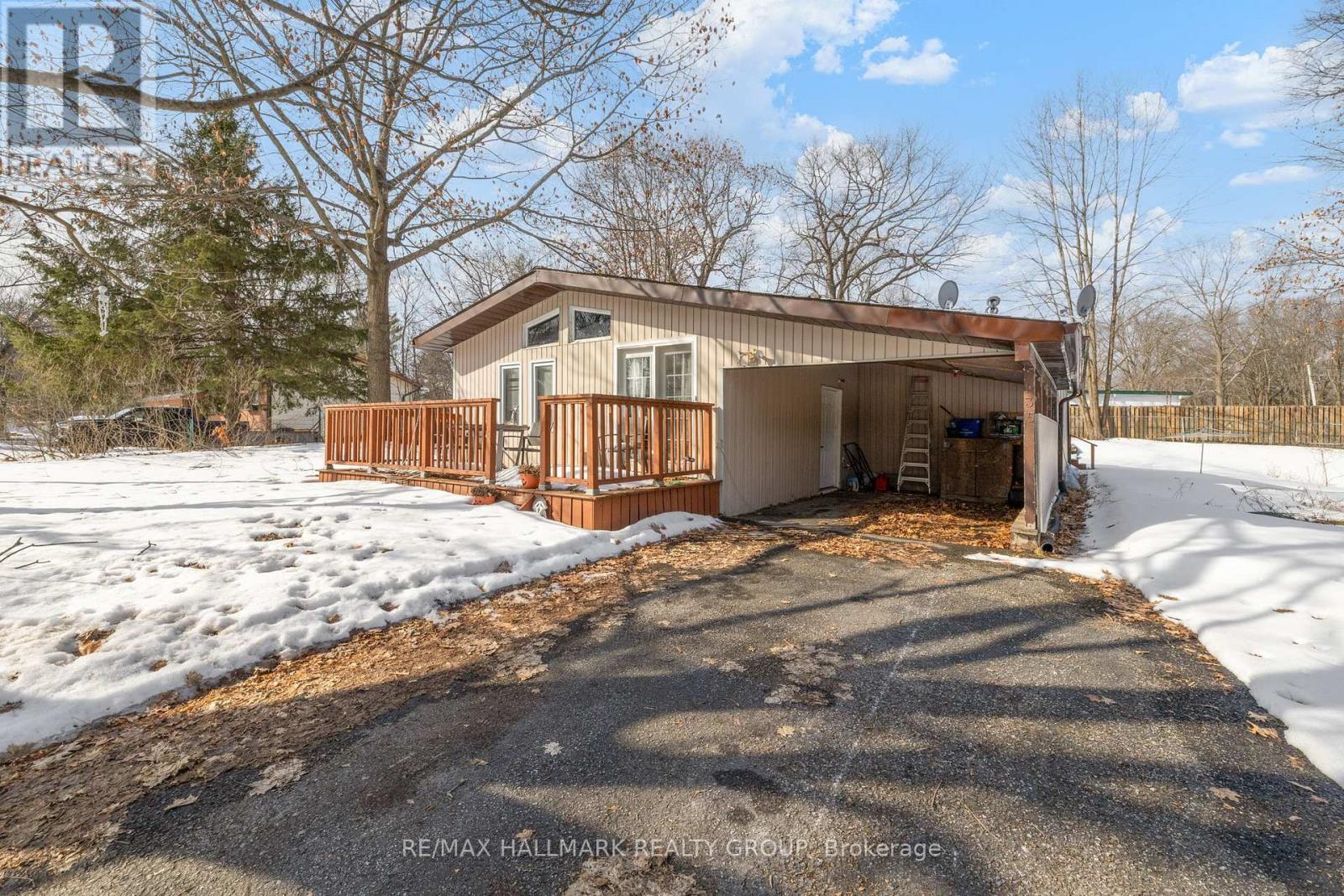 135 WOODS ROAD, Ottawa, Ontario