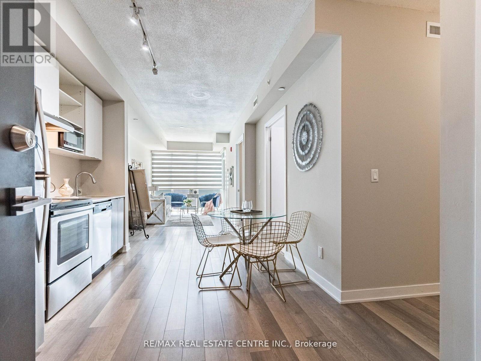 B314 - 5240 Dundas Street, Burlington, Ontario  L7L 0J6 - Photo 2 - W12942216