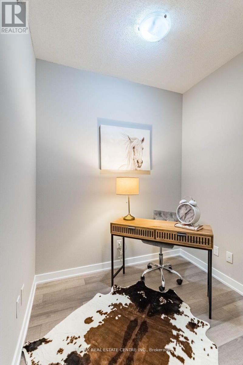 B314 - 5240 Dundas Street, Burlington, Ontario  L7L 0J6 - Photo 3 - W12942216