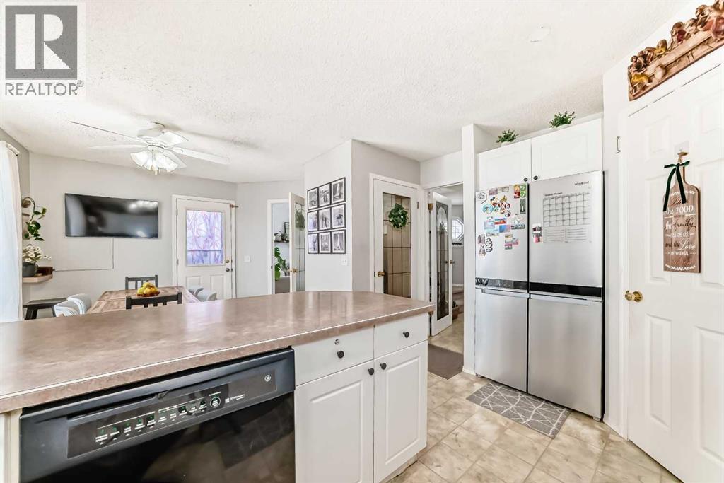 155 Erin Meadow Way Se, Calgary, Alberta  T2B 3P7 - Photo 9 - A2297998