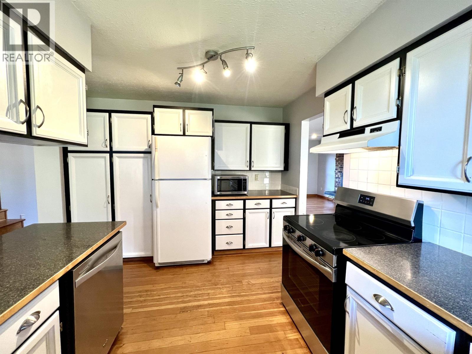 873 Poplar Lane, Gibsons, British Columbia V0N 1V8 - Photo 8 - R3103984