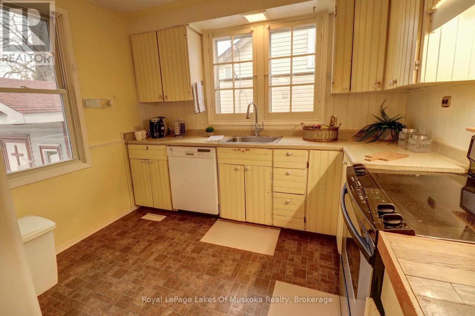 16 Rogers Road, Huntsville, Ontario  P1H 1T1 - Photo 12 - X12942296