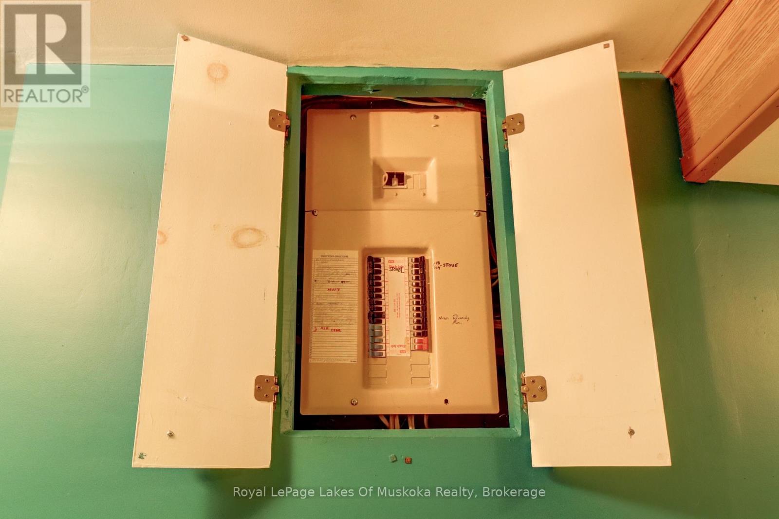 16 Rogers Road, Huntsville, Ontario  P1H 1T1 - Photo 26 - X12942296