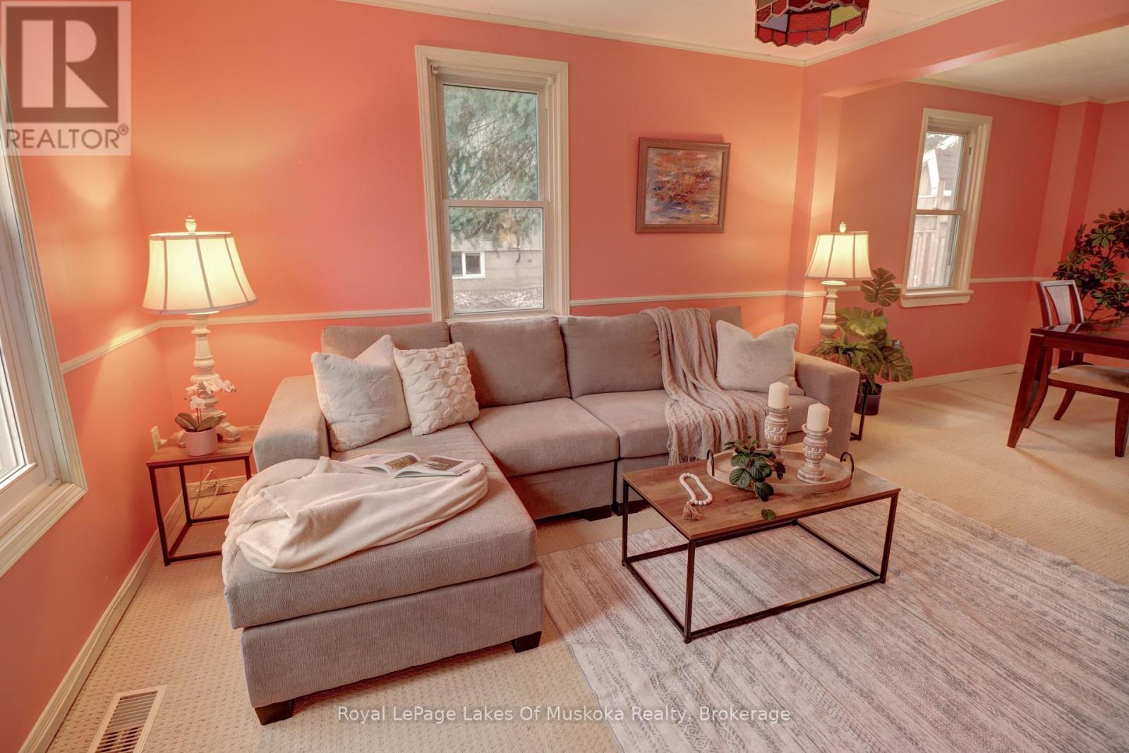 16 Rogers Road, Huntsville, Ontario  P1H 1T1 - Photo 3 - X12942296