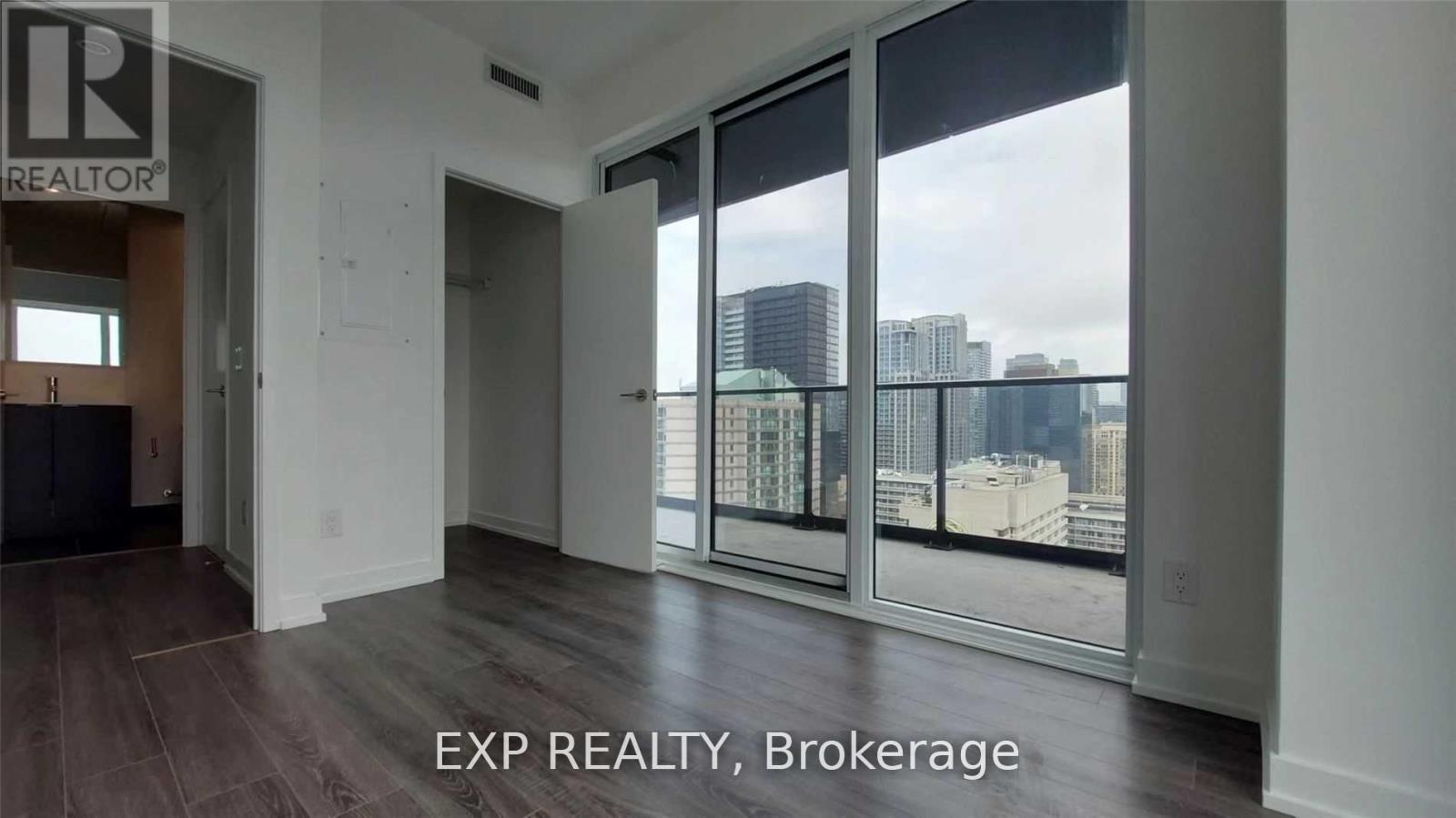 2002 - 20 Edward Street, Toronto, Ontario  M5G 0C5 - Photo 5 - C12942300