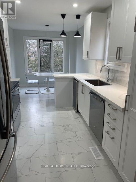 213 Fairlawn Avenue, Toronto, Ontario M5M 1S9 - Photo 6 - C12942304