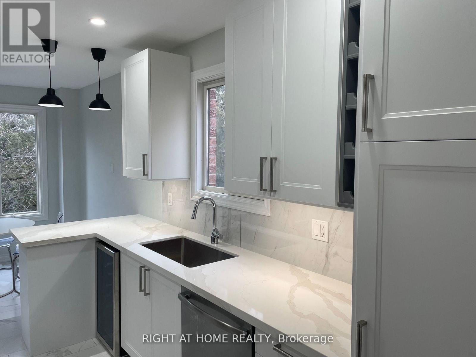 213 Fairlawn Avenue, Toronto, Ontario M5M 1S9 - Photo 7 - C12942304