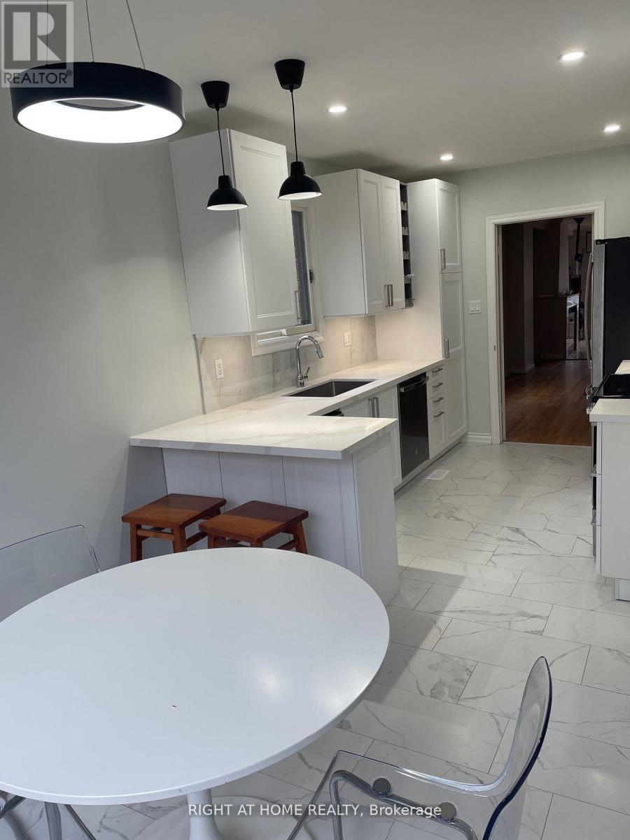 213 Fairlawn Avenue, Toronto, Ontario M5M 1S9 - Photo 9 - C12942304