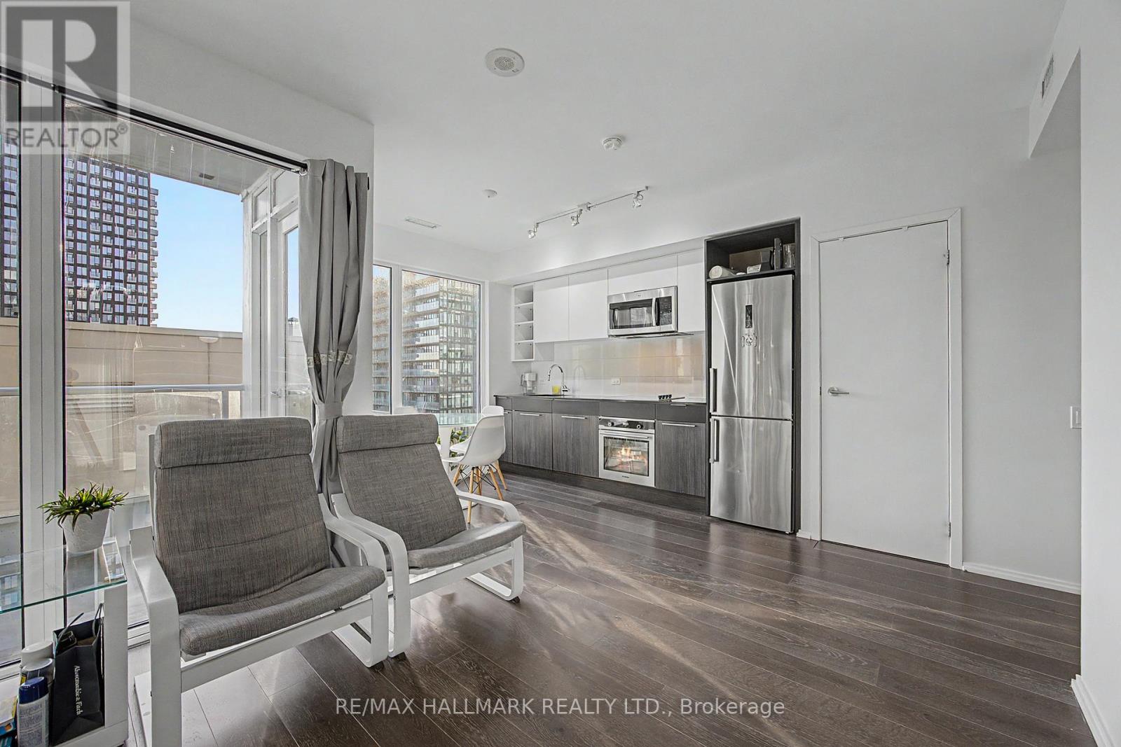 1701 - 68 Shuter Street, Toronto, Ontario  M5B 1B4 - Photo 4 - C12942330