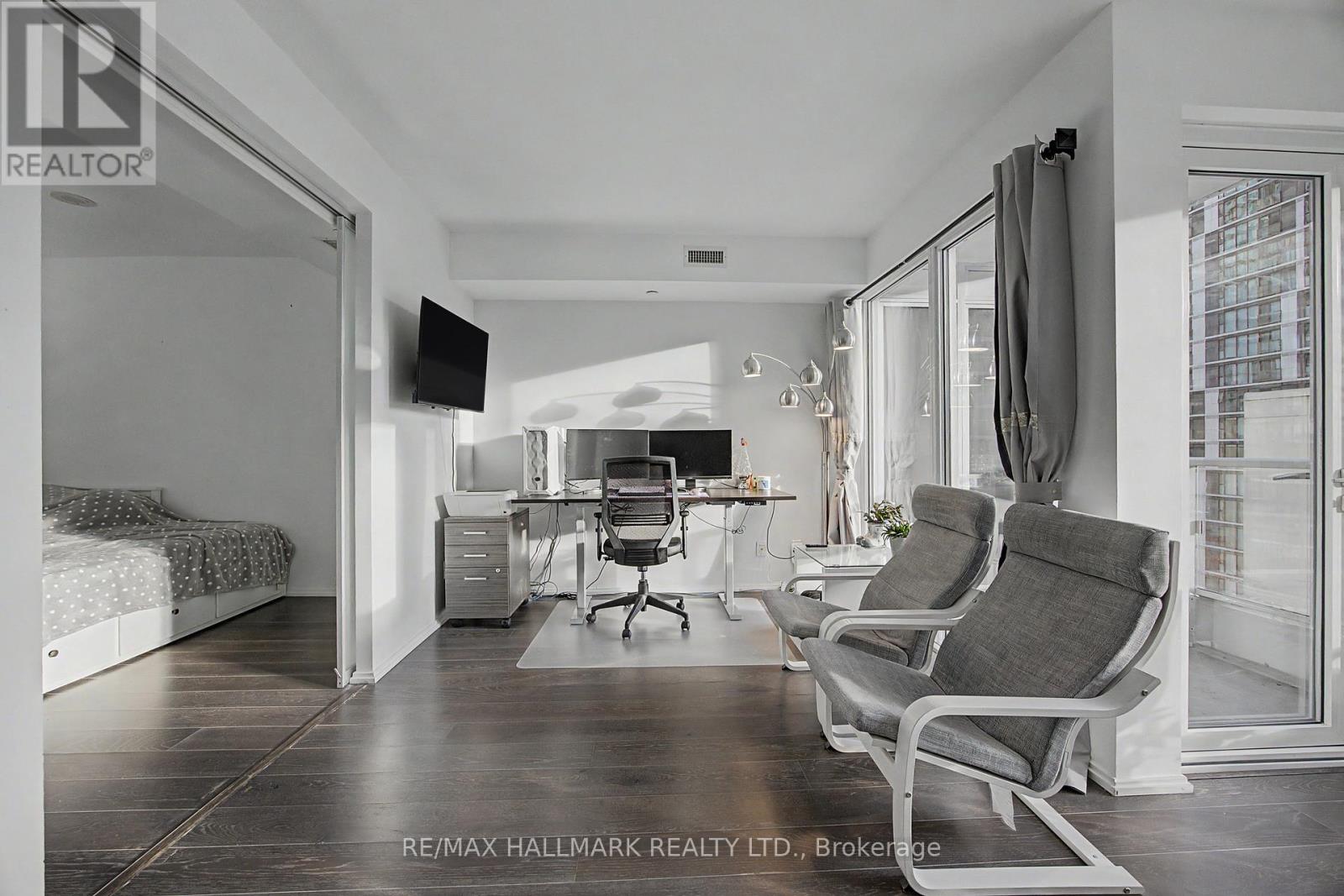 1701 - 68 Shuter Street, Toronto, Ontario  M5B 1B4 - Photo 7 - C12942330