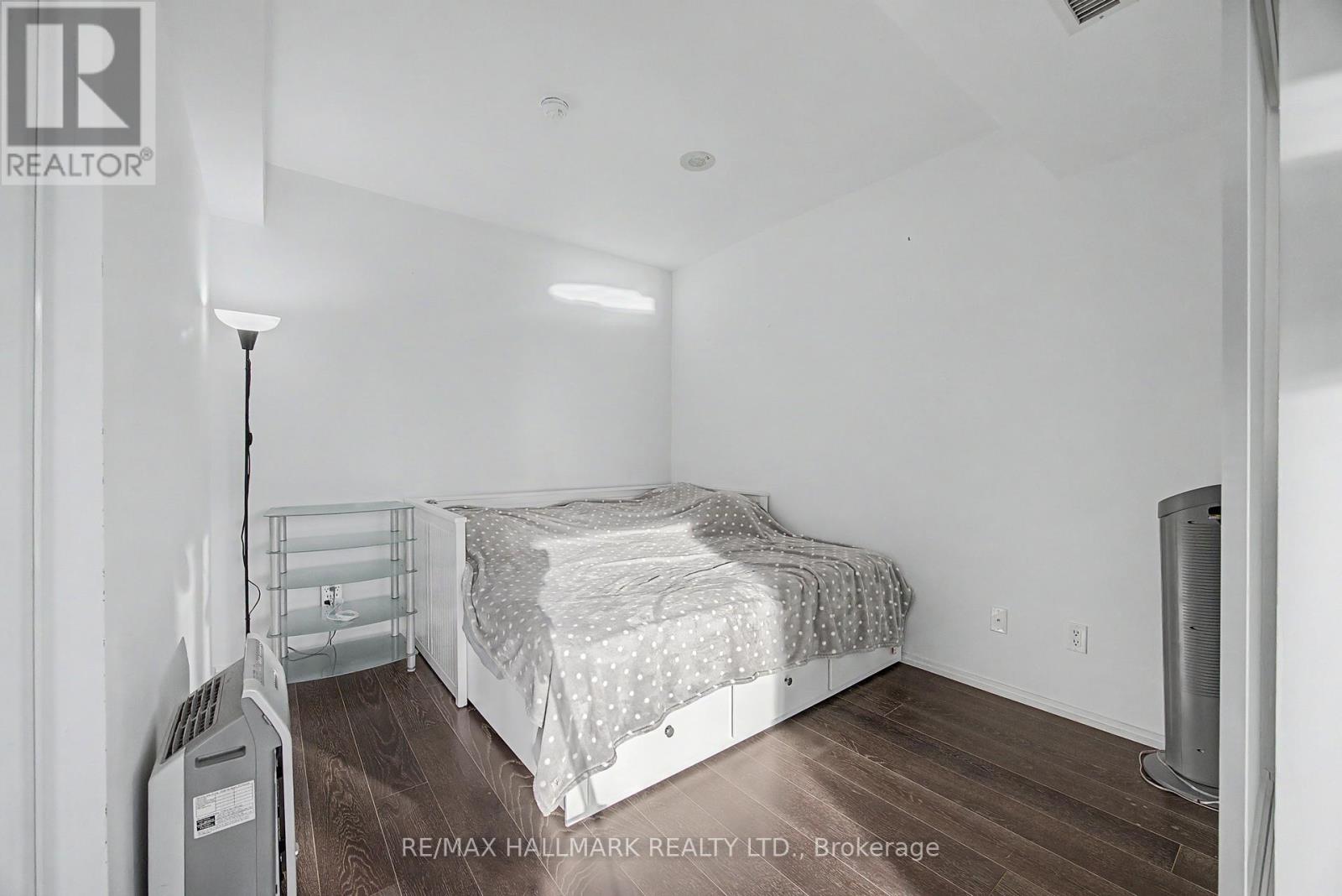 1701 - 68 Shuter Street, Toronto, Ontario  M5B 1B4 - Photo 8 - C12942330