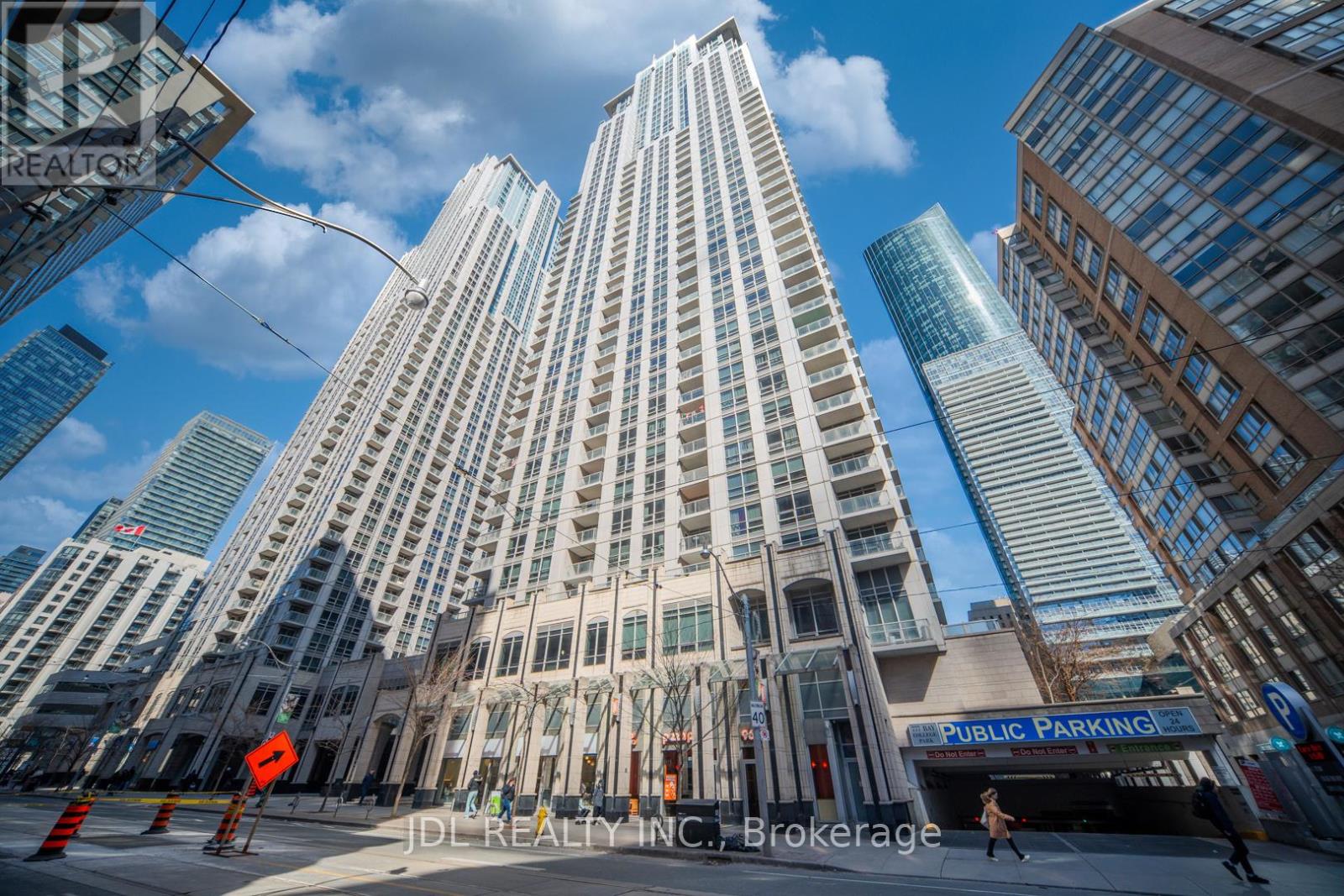 1001 - 761 BAY STREET, Toronto, Ontario