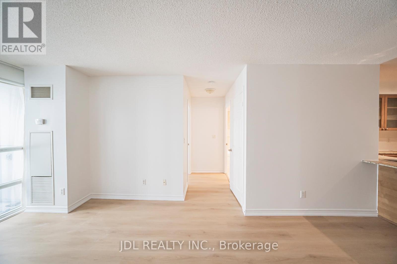 1001 - 761 Bay Street, Toronto, Ontario M5G 2R2 - Photo 10 - C12942344