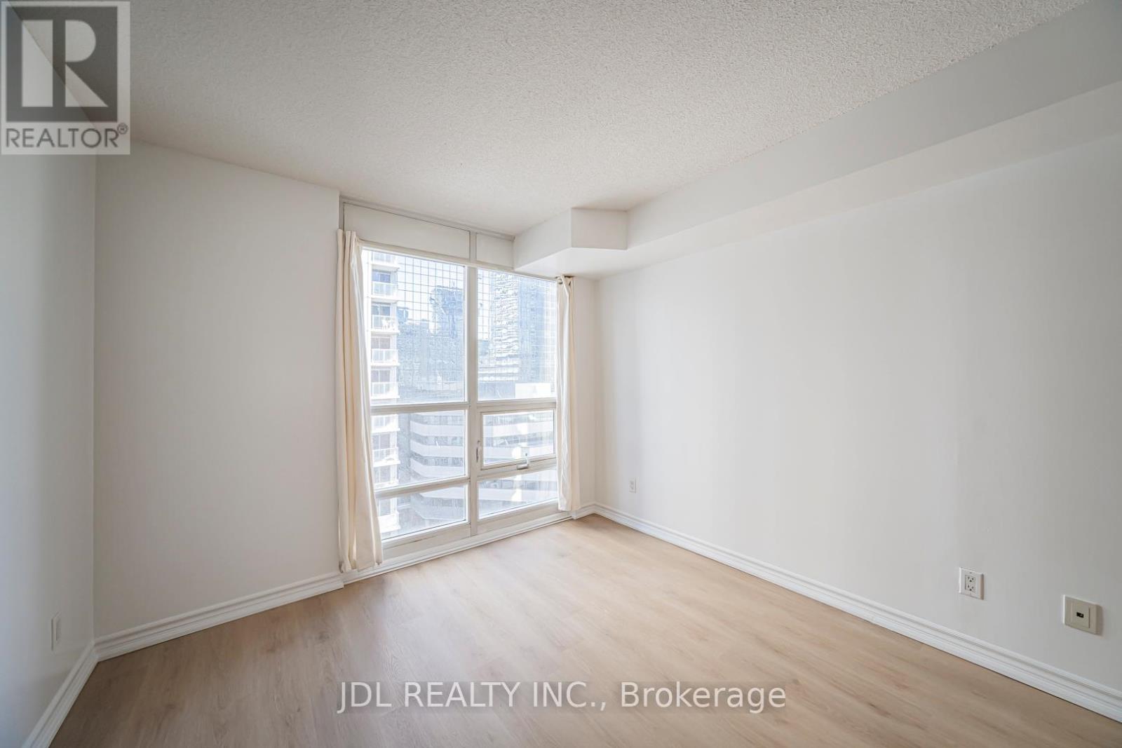 1001 - 761 Bay Street, Toronto, Ontario M5G 2R2 - Photo 12 - C12942344