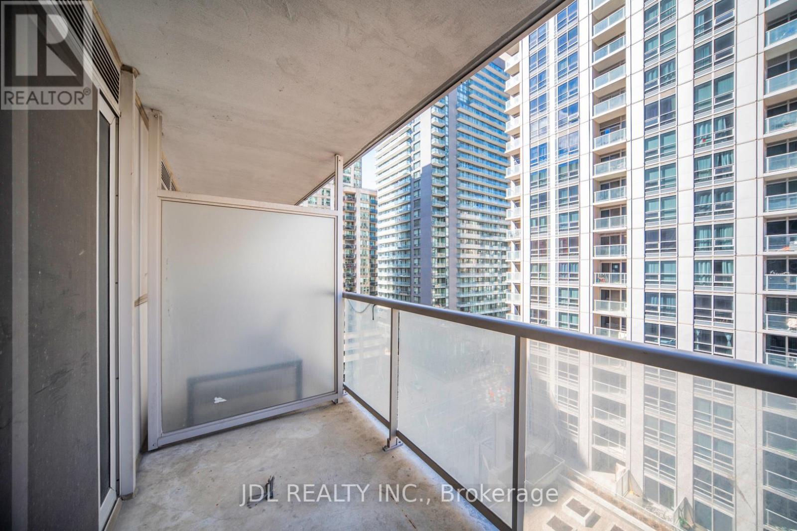 1001 - 761 Bay Street, Toronto, Ontario M5G 2R2 - Photo 17 - C12942344